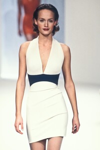 1672389862_HerveLeger1994WomenRTW18.thumb.jpg.d4d37185c8fd40205b136ed005ffcdb0.jpg