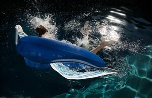 1715452747_THE-UNSEASONAL-POOL-CAPACITY-1-FASHION-EDITORIAL2021-GER-GER-01169.thumb.jpg.66f3f7932a8e7aaf16afe173a26f8ea9.jpg