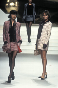 1723769308_Chanel1994HauteCouture34.thumb.jpg.f74e1c7b0d267e7d4a9f4eaa0709eba7.jpg