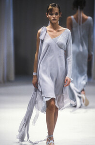 1731189991_AlbertaFerretti1994WomenRTW59.thumb.jpg.5931ec7fef7fd4d9e8c13cac34e2212e.jpg