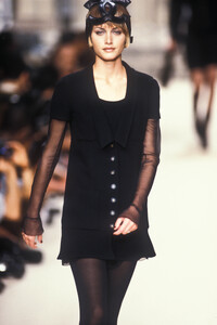 1731385511_Chanel1994WomenRTW183.thumb.jpg.5af38c40dfecfb94f3399131ed29a29f.jpg