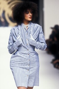 173619642_VivienneWestwood1995WomenRTW127.thumb.jpg.0a225d3659cec66291f5069989dfe3be.jpg