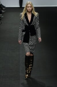 1763130119_JeanLouisScherrer2006WomenRTW89.thumb.jpg.d170520a2a3b17b31654624f4b236b4b.jpg