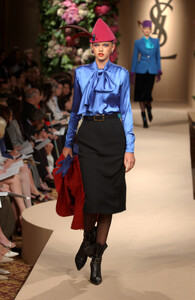 1781176671_YvesSaintLaurent2001HauteCouture7.thumb.jpg.2de0a389b0354203914bd22fa2ef6ca0.jpg