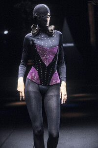 1782670416_Tarloyan2001WomenRTW73.thumb.jpg.4f9d2ede43eb6013ea47e4edf82bb85f.jpg