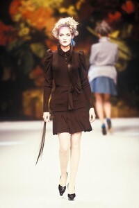 1783547381_VivienneWestwood1995WomenRTW123.thumb.jpg.21b4836669ecd5c45aeffedbe5b124c9.jpg