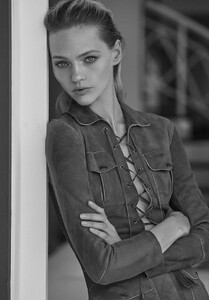 1811361857_VogueGreeceMay2019-7.thumb.jpg.abad3da4cdc5ee2557c6c32b51c2d3d8.jpg