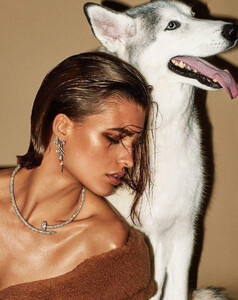 1838199091_VogueParisAugust2017-3.thumb.jpg.0b31e61fc7b677ae3d5f5dc358722310.jpg