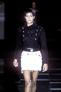 1838518404_Versace1994WomenRTW111.thumb.jpg.b6eb9479ac4c4d679e6dc4606f0d3f7e.jpg