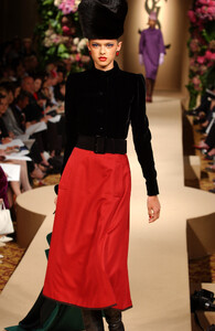 184793937_YvesSaintLaurent2001HauteCouture29.thumb.jpg.5f61c41a11e9f3fd9d65e3c827e53e39.jpg