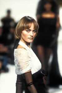 185294952_Chanel1994HauteCouture176.thumb.jpg.90dc3acf3aa1d769318cf198ac5d6fac.jpg
