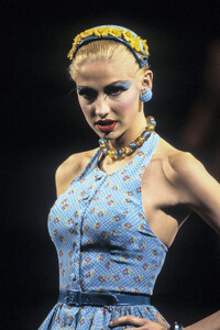 1893017289_BetseyJohnson1996WomenRTW52.thumb.jpg.bd4401a14f2878ecb660ace719389b20.jpg