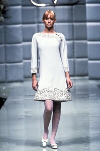 1904163170_Valentino1996HauteCouture60.thumb.jpg.54c9540ee2d5fae02f5cd37d916c951b.jpg
