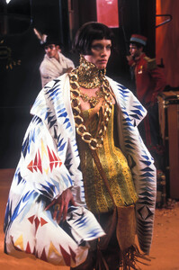 1904774084_ChristianDior1998HauteCouture37.thumb.jpg.1b4413dcd9b57866056d9f65055b4671.jpg