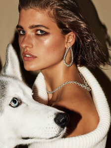 1923165495_VogueParisAugust2017-2.thumb.jpg.f31ade0327ff022b1d9bc533957b8fcf.jpg