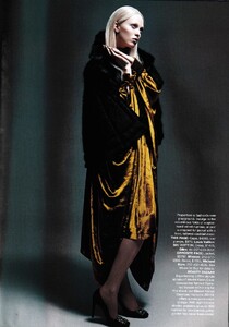 1923463586_PIPOCA-HarpersBazaarUS(June2005)-FallPreview-006.thumb.jpg.f957c236fa2de0ed2fbae563c5ca97ec.jpg