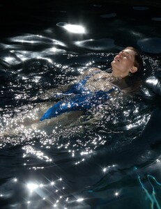 1923910486_THE-UNSEASONAL-POOL-CAPACITY-1-FASHION-EDITORIAL2021-GER-GER-00799.thumb.jpg.6f7d45712dcdbf4f9615bb680622b38b.jpg