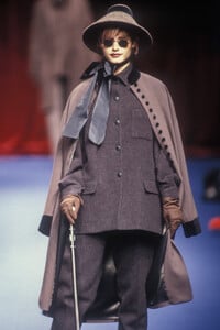 1938064203_CherMichelKlein1994WomenRTW108.thumb.jpg.661ccd4aff591069cd532e032c3446b1.jpg