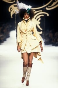 1953787056_VivienneWestwood1995WomenRTW131.thumb.jpg.3fa247a2b339765bef76f923483892bb.jpg