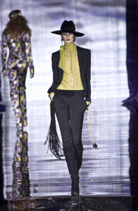 1963252792_JulienMacDonald2002WomenRTW33.thumb.jpg.38999c7801ebed822adf5d08c0a444e2.jpg