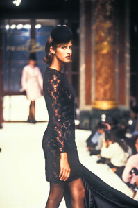 1972234811_PierreBalmain1994HauteCouture44.thumb.jpg.fdd1bf6051bb5897099d03ed541ad7ed.jpg