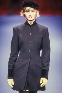 1972562928_CherMichelKlein1994WomenRTW23.thumb.jpg.45af22e6a339e648715de5c87670abbd.jpg