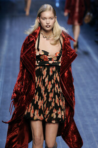 2059032418_ChristianDior2005WomenRTW72.thumb.jpg.fd97205cb20eb4bed0259c78f3e3e184.jpg