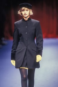 2084837093_CherMichelKlein1994WomenRTW22.thumb.jpg.770ebbab2bdb437b2042819a4b4e02ae.jpg