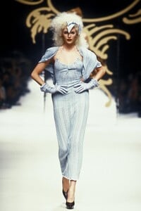 2086163329_VivienneWestwood1995WomenRTW84.thumb.jpg.771e5ed6a8817649903a3197bc0218de.jpg