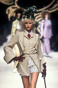 2107649481_VivienneWestwood1995WomenRTW55.thumb.jpg.797df82da334e179f15651de14ce2b42.jpg