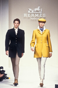 2132866_Hermes1994WomenRTW95.thumb.jpg.856658ff63b45835583499914d6e348f.jpg