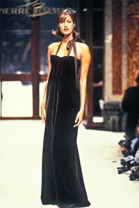 2140375336_PierreBalmain1994HauteCouture98.thumb.jpg.b3b3d2b05660d9acd38059c297a05507.jpg