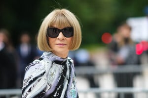220502123833-06-anna-wintour-biography-amy-odell-culture-queue-restricted.jpg