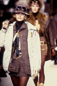 221895121_Chanel1994WomenRTW51.thumb.jpg.c026eb5abc58a475a4b3fd9e6fd53c4e.jpg