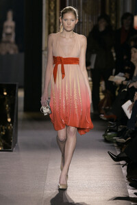 2584194_GiambattistaValli2005WomenRTW13.thumb.jpg.035841673419a6d7e5bf0e836fd60b76.jpg
