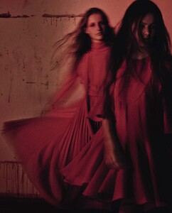 307197628_VogueItaliaOctober20184.thumb.jpg.061c441e3d2799eabef7ca7821642a78.jpg