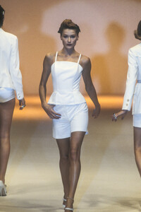 309128803_Blumarine1995WomenRTW137.thumb.jpg.615a05e4d2f27e595b98d07bb301e0cb.jpg