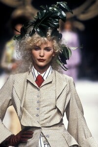 321509386_VivienneWestwood1995WomenRTW57.thumb.jpg.195898fbedcce602a2acc0b9b3053f60.jpg