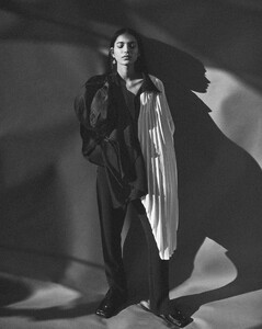 334597295_HarpersBazaarFeb2021109.thumb.jpg.e83a5c745fe2800641f7700eabebedf2.jpg