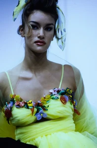 35-dolce-gabbana-spring-1992-ready-to-wear-details-CN10049221-susan-holmes.thumb.jpg.216103c00508cd022dedb7f8077e0387.jpg