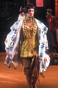 383142596_ChristianDior1998HauteCouture36.thumb.jpg.e37f8c0f3b30d61341241ca9ad3d84bc.jpg