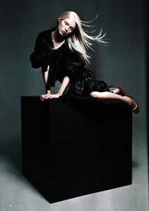 391961587_PIPOCA-HarpersBazaarUS(June2005)-FallPreview-007.thumb.jpg.cdbaaf383dfa61fdb65b769612690eae.jpg