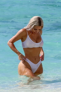 447082307_kim-kardashian-displays-her-famous-curves-in-a-white-bikini-while-posing-for-a-casual-photoshoot-in-turks-and-caicos-010722_29-Copy.thumb.jpg.8492eff974b351178269ec09e39d8529.jpg