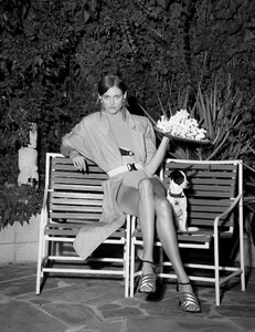 447834017_THE-UNSEASONAL-POOL-CAPACITY-1-FASHION-EDITORIAL2021-GER-GER-03262.thumb.jpg.80576e5c5c1b68db5afd36d285ef2bcd.jpg