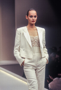 483424871_Krizia1995WomenRTW43.thumb.jpg.64ed82f05a3353d8f351e60df1a636c6.jpg