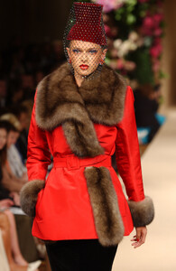 493320805_YvesSaintLaurent2001HauteCouture60.thumb.jpg.d852425152693762e0f785314b2a30f6.jpg