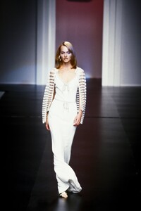 504862872_Valentino1995WomenRTW126.thumb.jpg.a771c7d4ab44b13beb3d7949af68cb0a.jpg