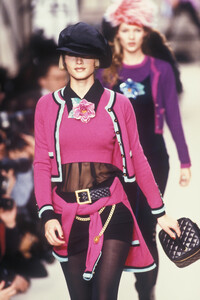 511162355_Chanel1994WomenRTW105.thumb.jpg.261ee9f5965f8d45d91ba5859b9af333.jpg