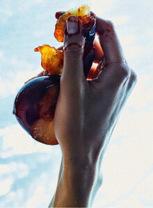 522856788_VogueMagazineGermanyNovember2018-6.thumb.jpg.3bcef154bb4ac5d40e85a6f5b1f692d8.jpg