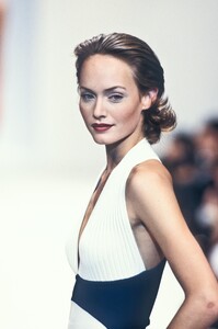 534133522_HerveLeger1994WomenRTW19.thumb.jpg.aab9f21477cdd2b436a2ea6ac151a17b.jpg